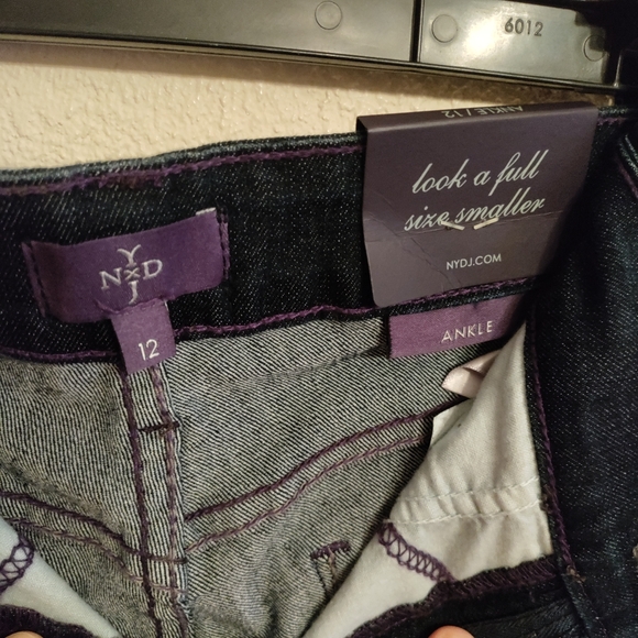 NWT--NYDJ ankle jeans MSRP $110 size 12 - Picture 12 of 12